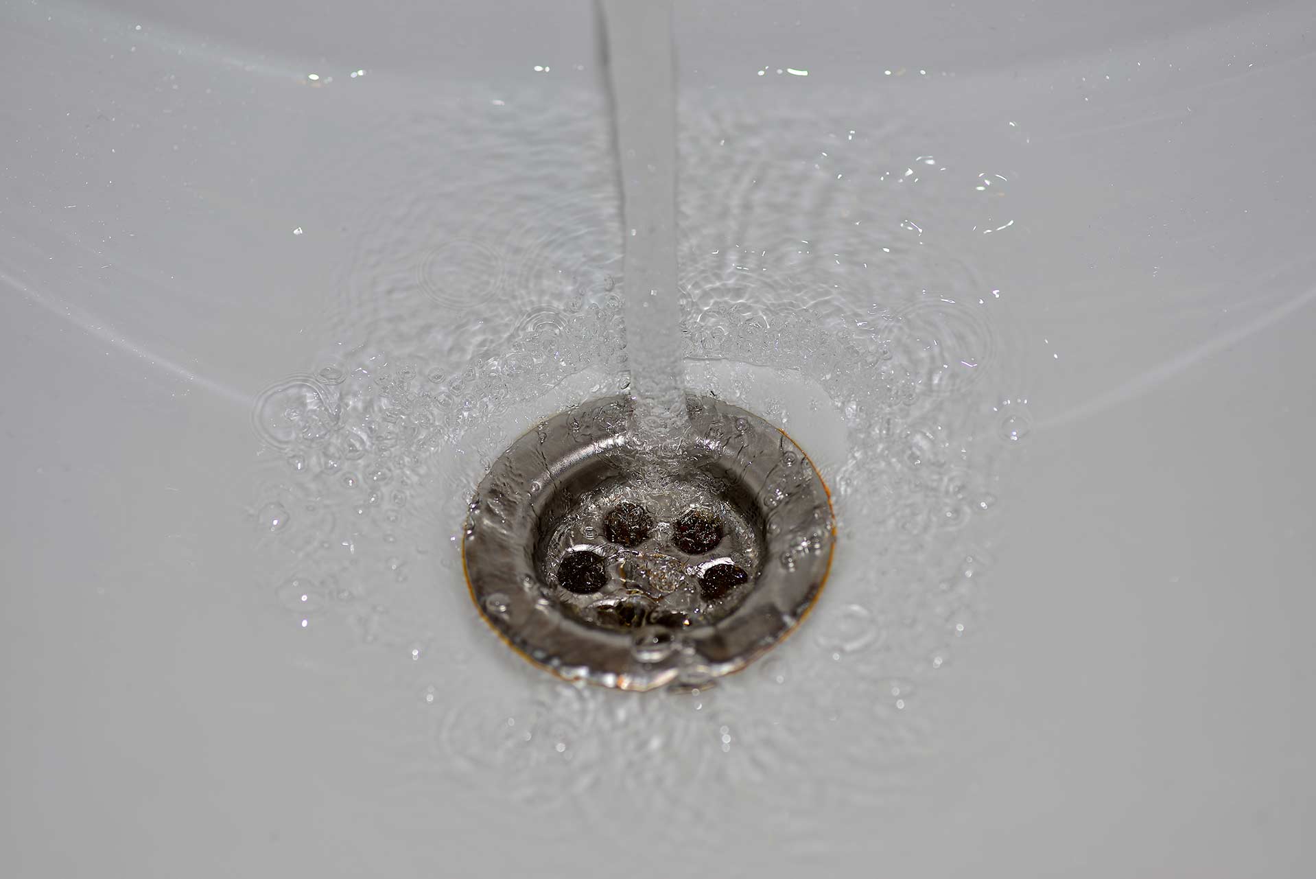 A2B Drains provides services to unblock blocked sinks and drains for properties in Newport Pagnell.